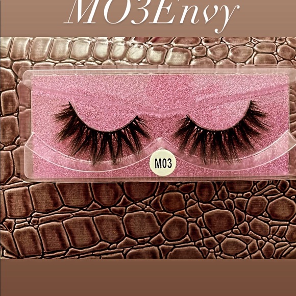 Eye lashes - Picture 2 of 11